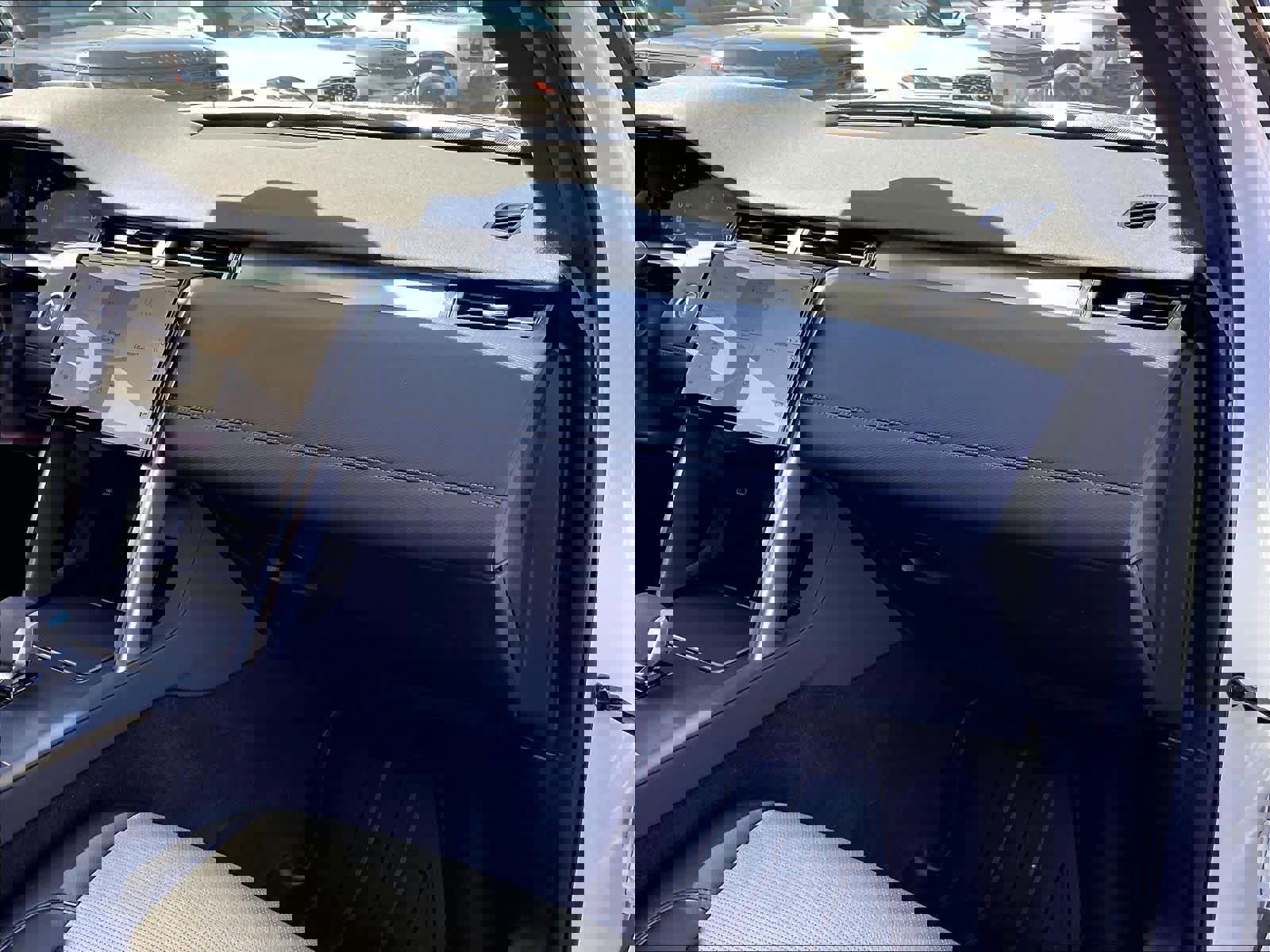 Used 2025 Land Rover Discovery Sport Dynamic SE image 17