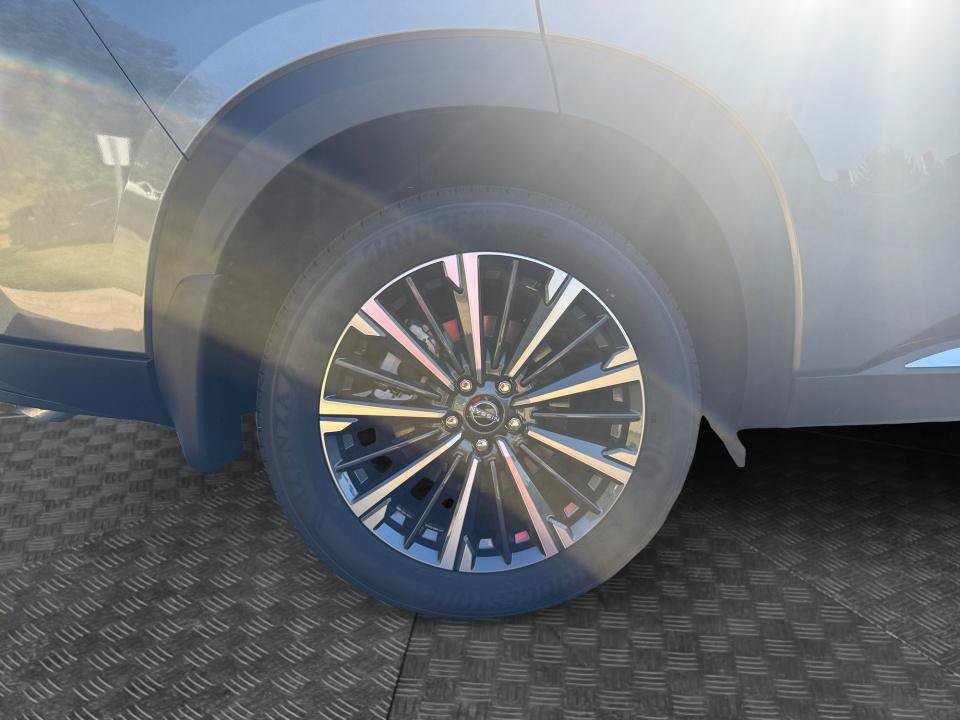 New 2026 Nissan Pathfinder Platinum FWD image 23
