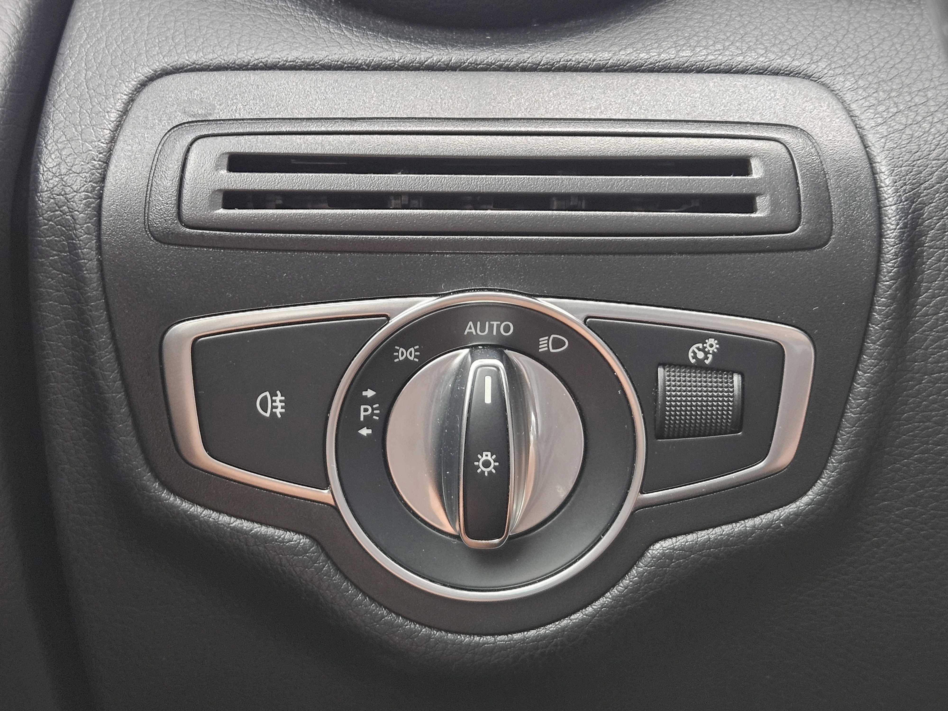 Certified 2019 Mercedes-Benz GLC 300 4MATIC image 11