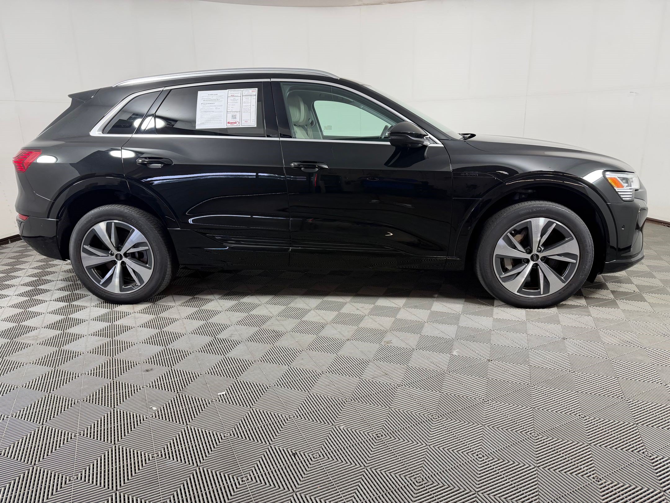 Certified 2024 Audi Q8 e-tron Premium Plus w/ Premium Plus Package AWD/4WD image 8