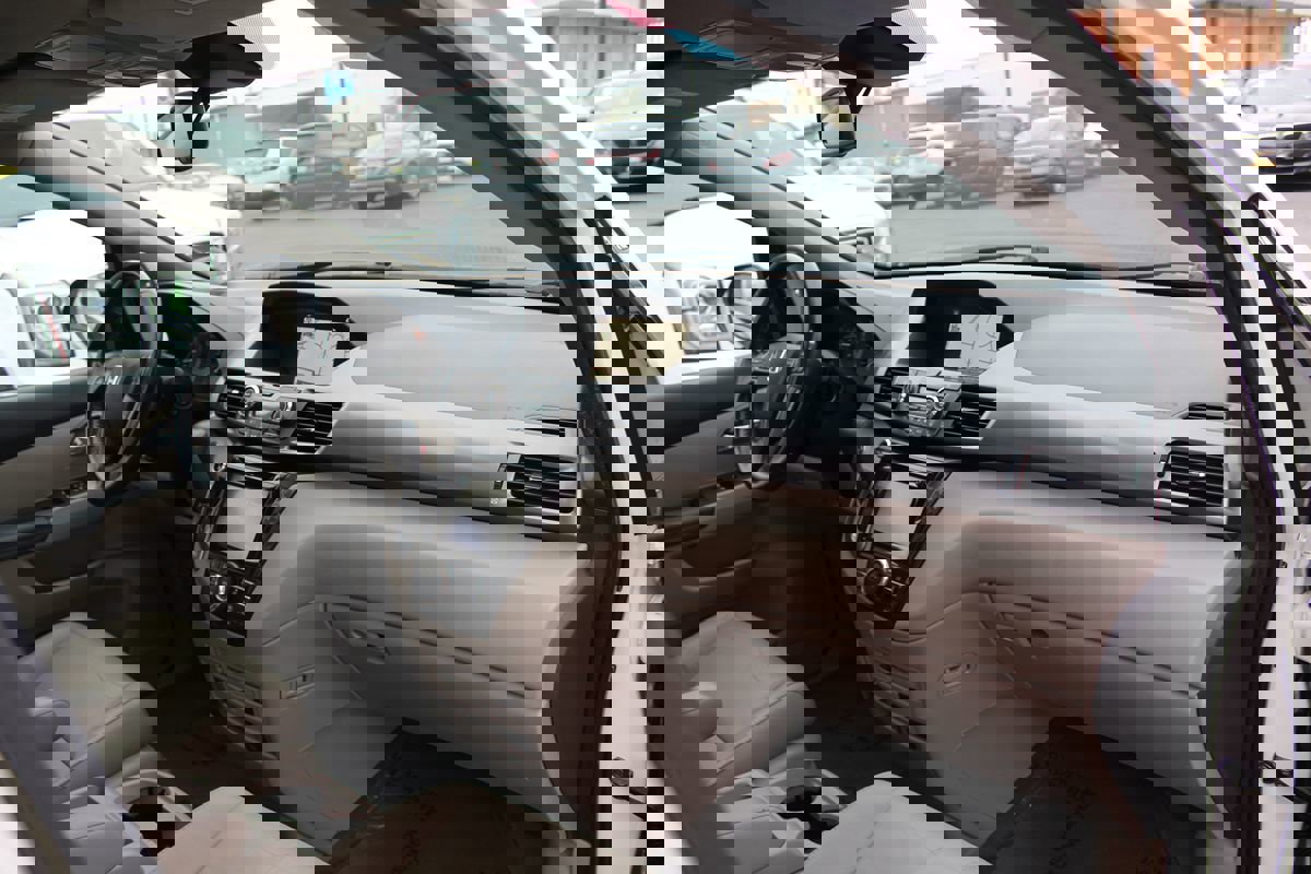 Used 2015 Honda Odyssey Touring Elite image 21