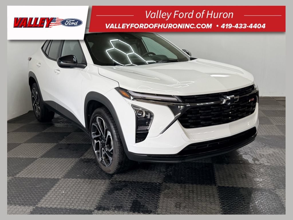 Used 2024 Chevrolet Trax RS w/ Sunroof Package FWD image 1