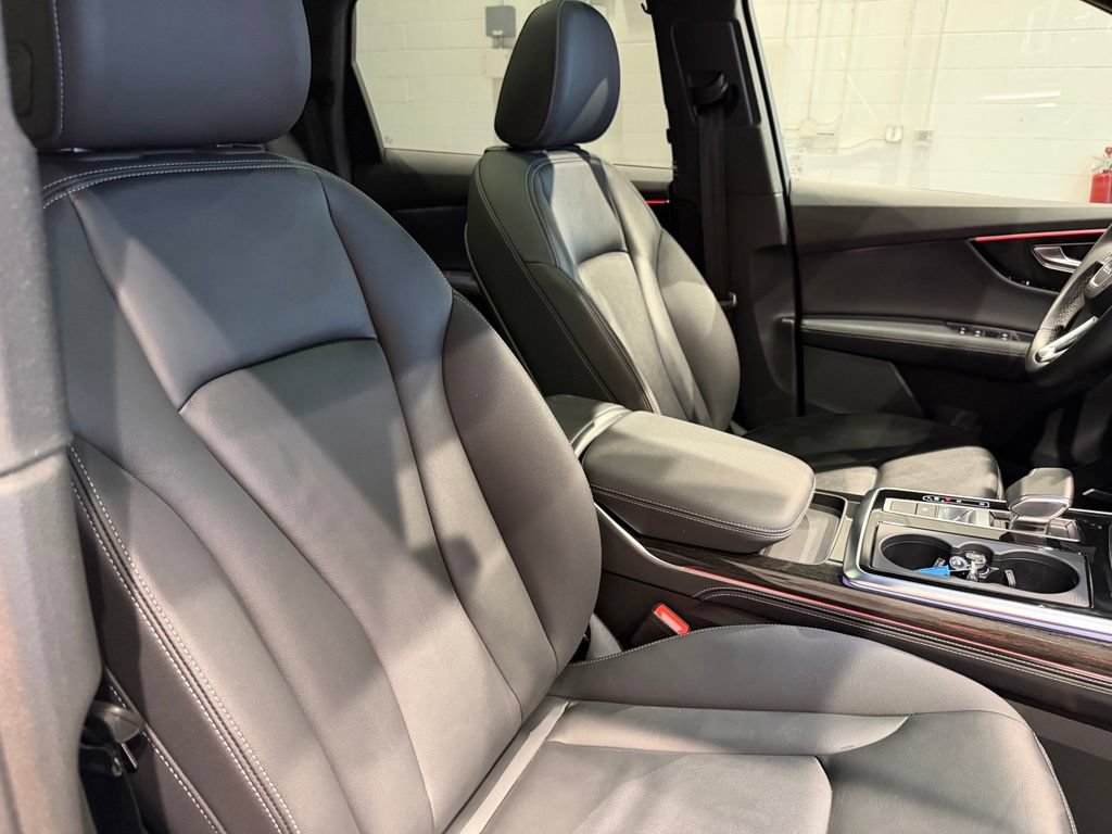 Used 2025 Audi Q7 3.0T Premium Plus AWD/4WD image 46