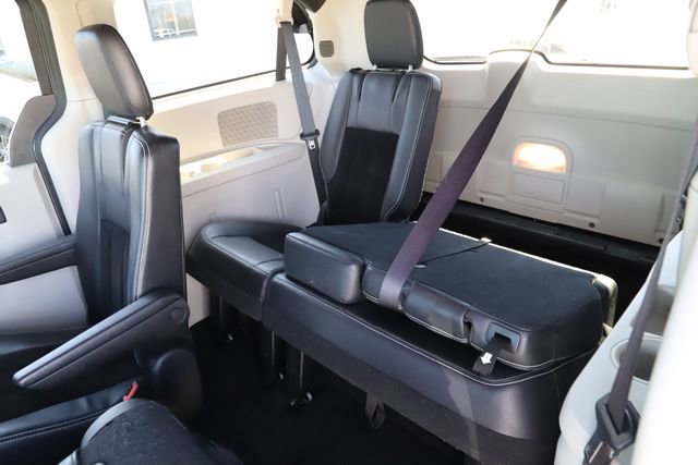 Used 2017 Dodge Grand Caravan SXT image 18