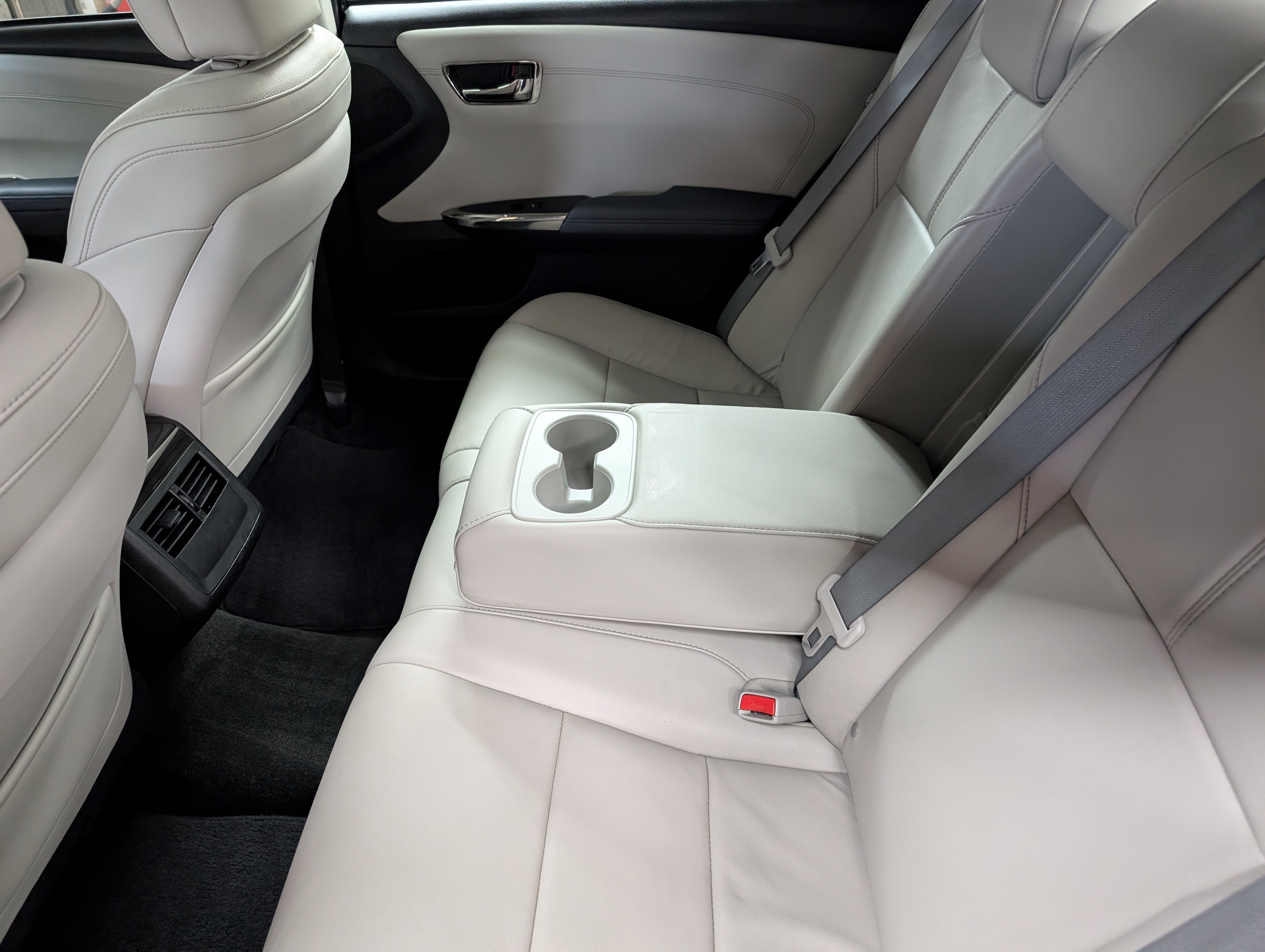 Used 2014 Toyota Avalon XLE Touring FWD image 8