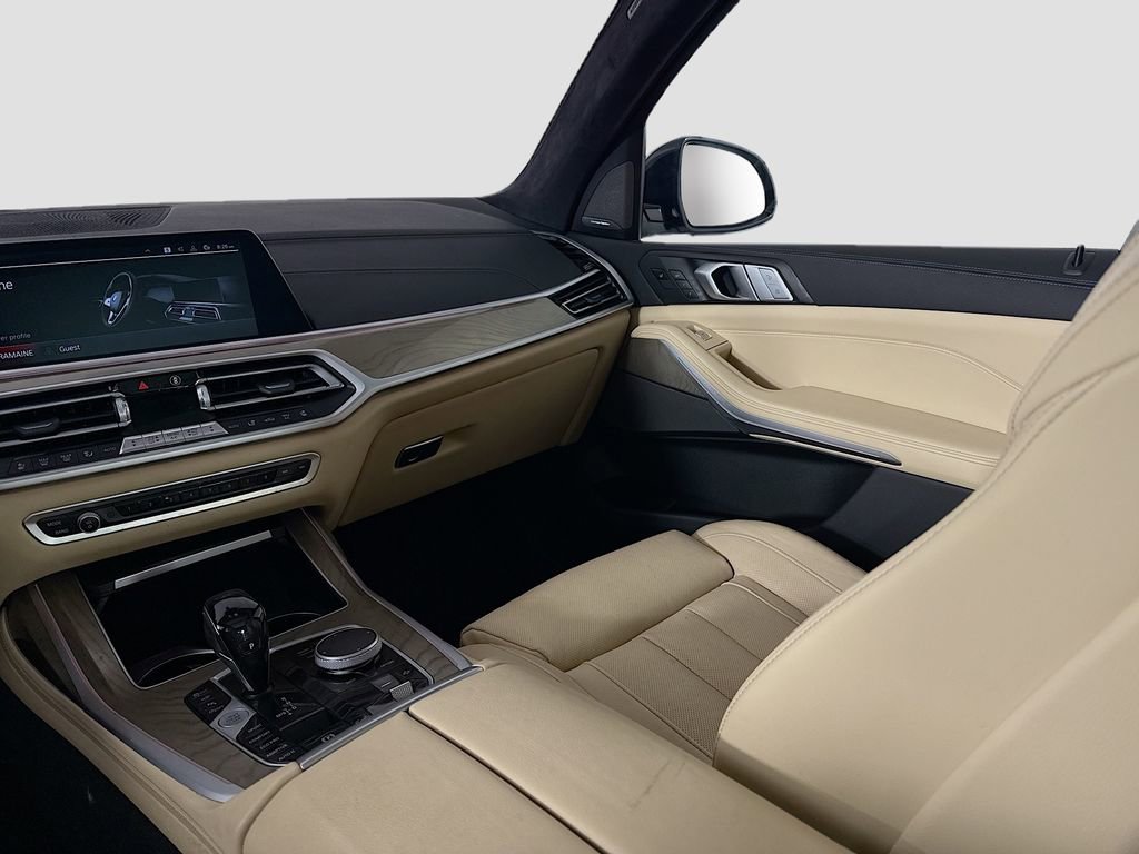 Used 2022 BMW X7 M50i image 16