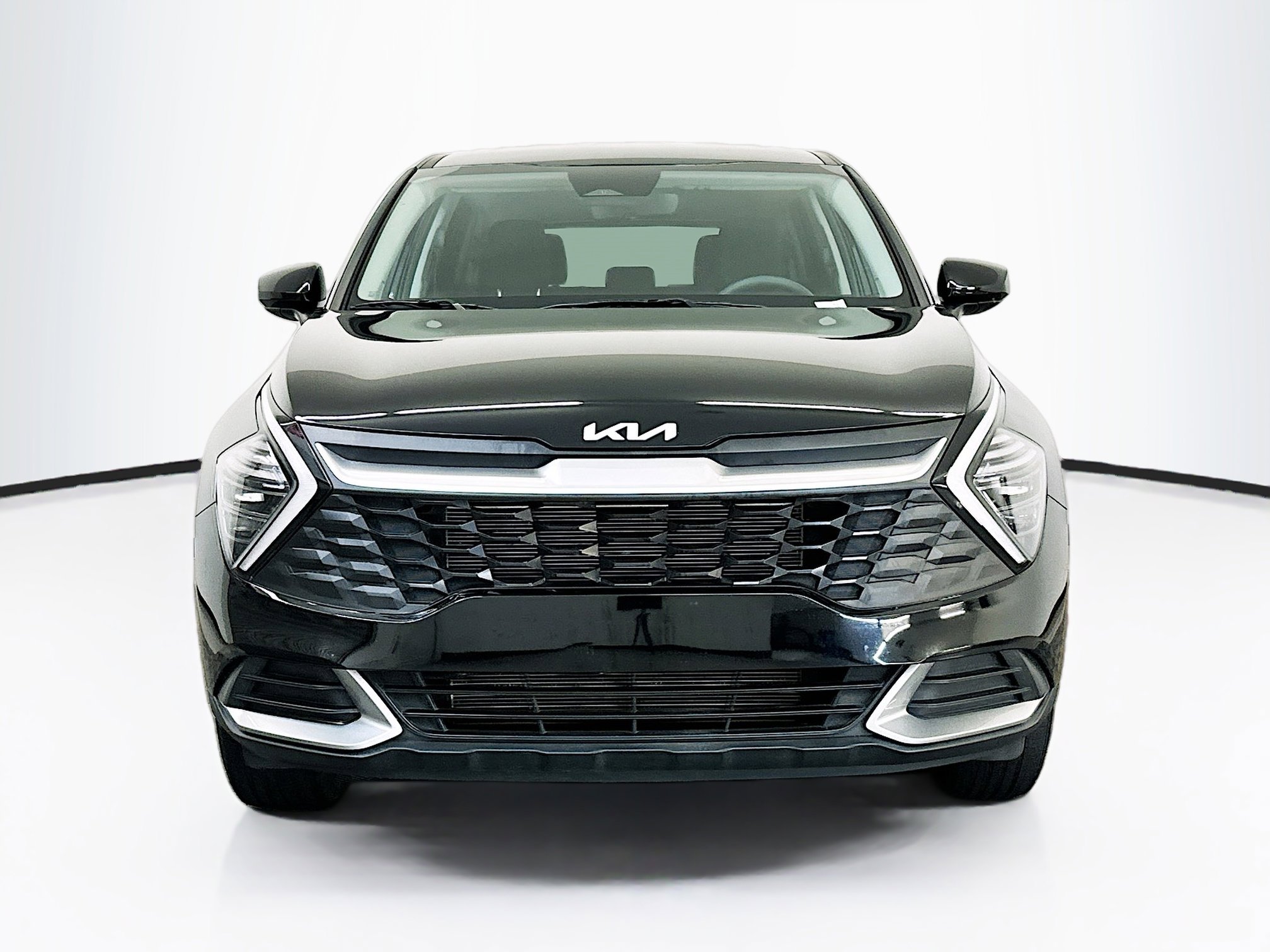 Used 2025 Kia Sportage LX image 2