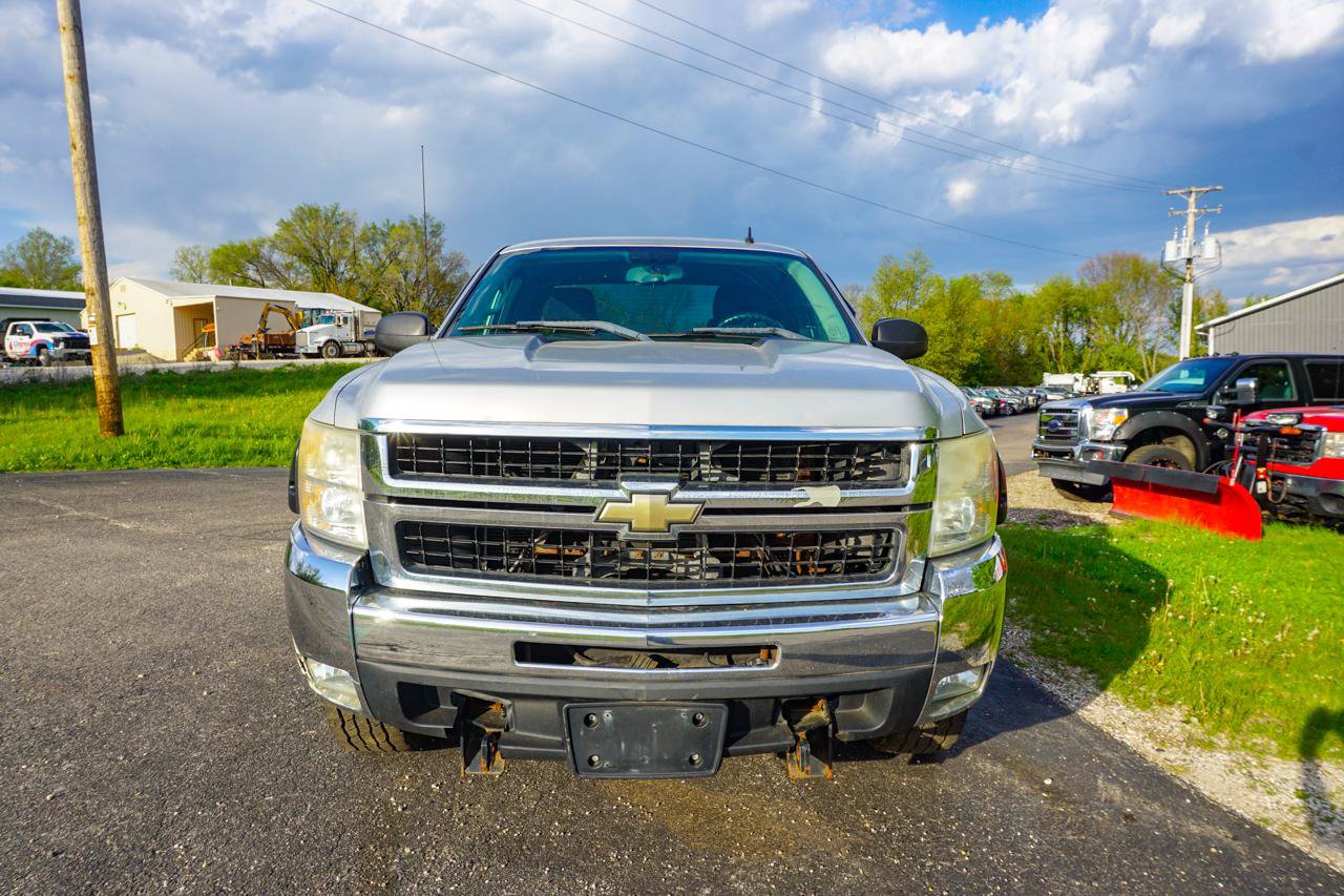 Used 2010 Chevrolet Silverado 2500 LT w/ Interior Plus Package AWD/4WD image 9