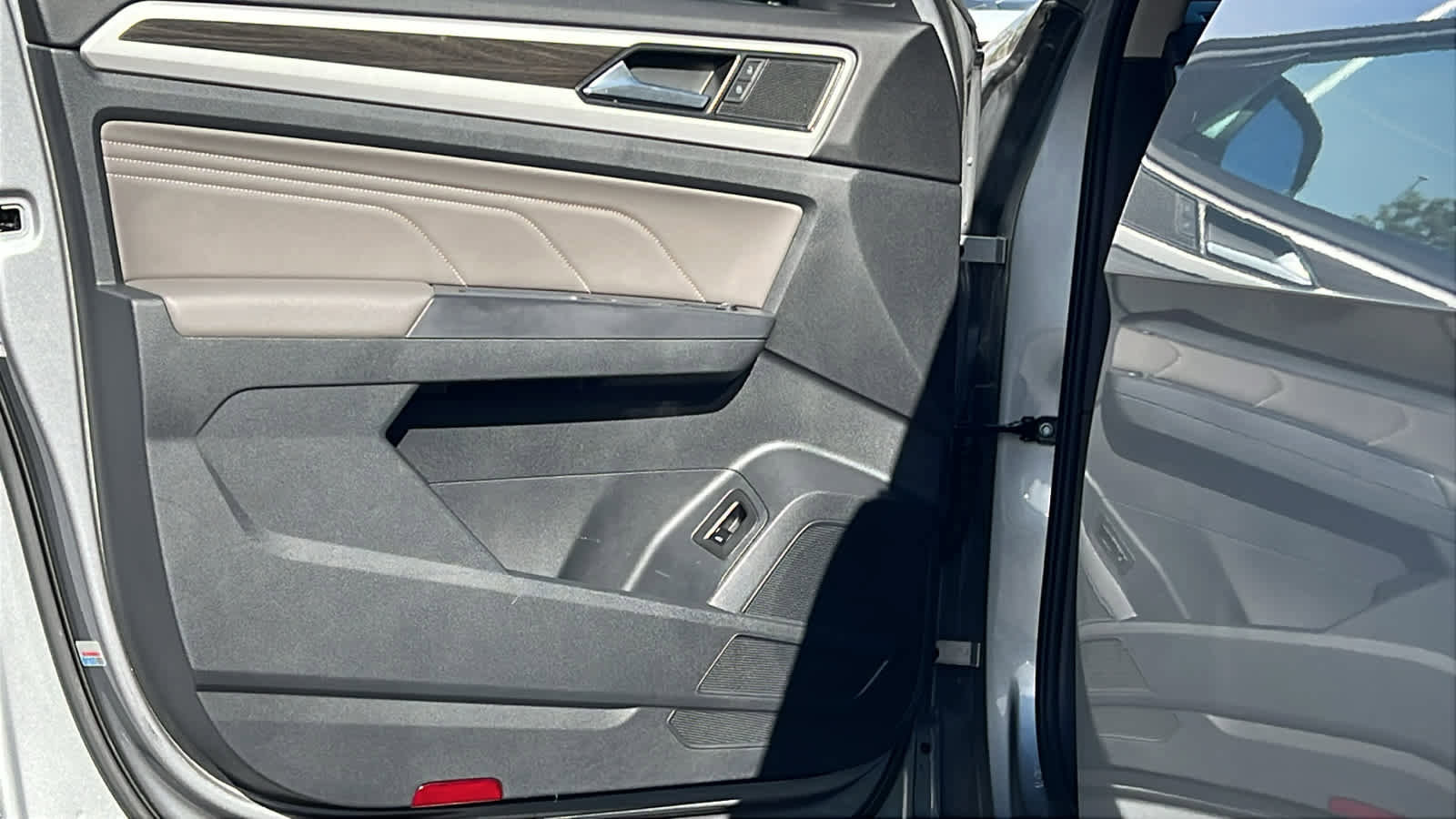 Used 2021 Volkswagen Atlas SE image 23