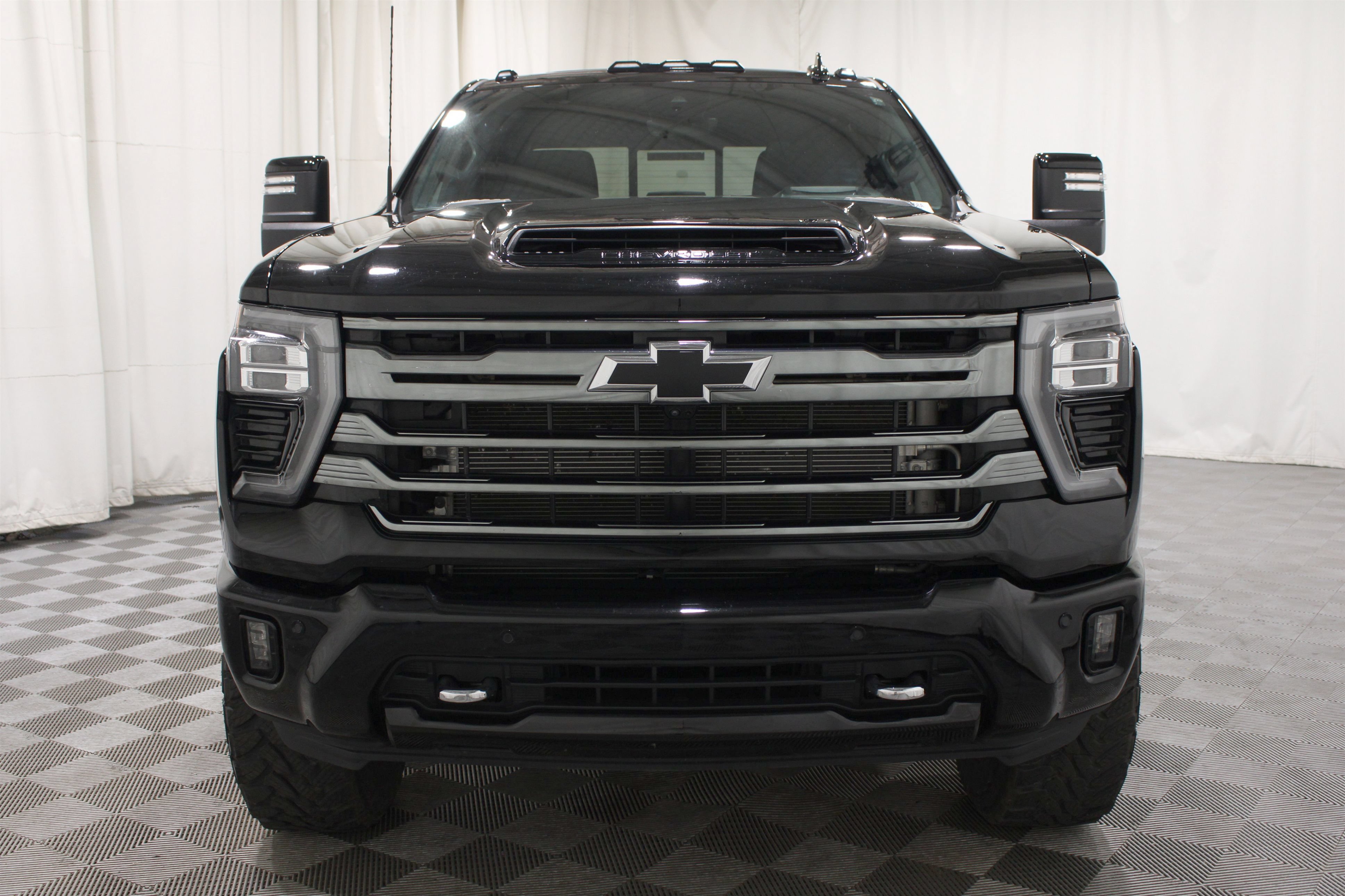 Used 2024 Chevrolet Silverado 2500 High Country w/ High Country Premium Package AWD/4WD image 34