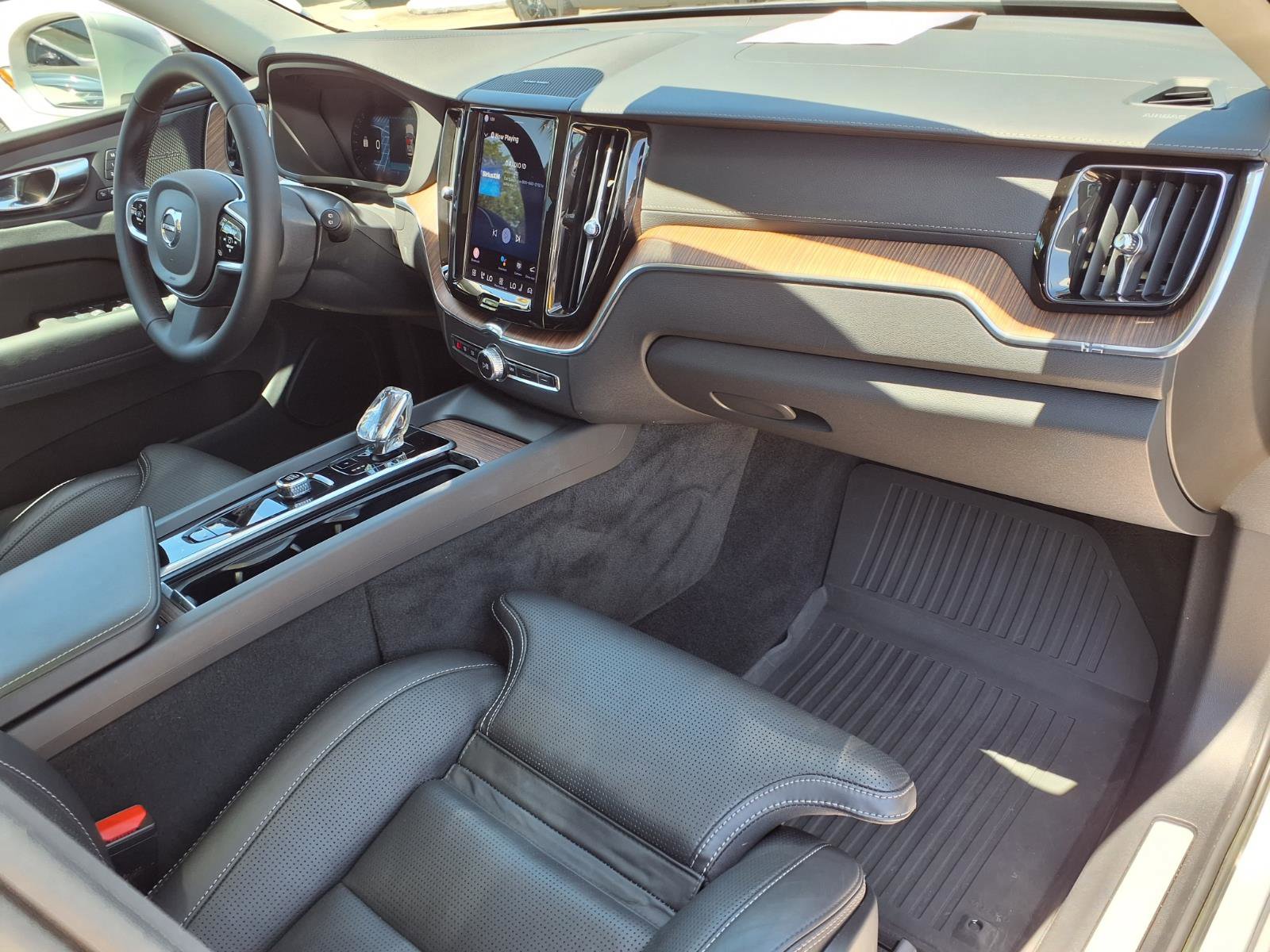 Certified 2023 Volvo XC60 B5 Ultimate w/ Climate Package FWD image 10