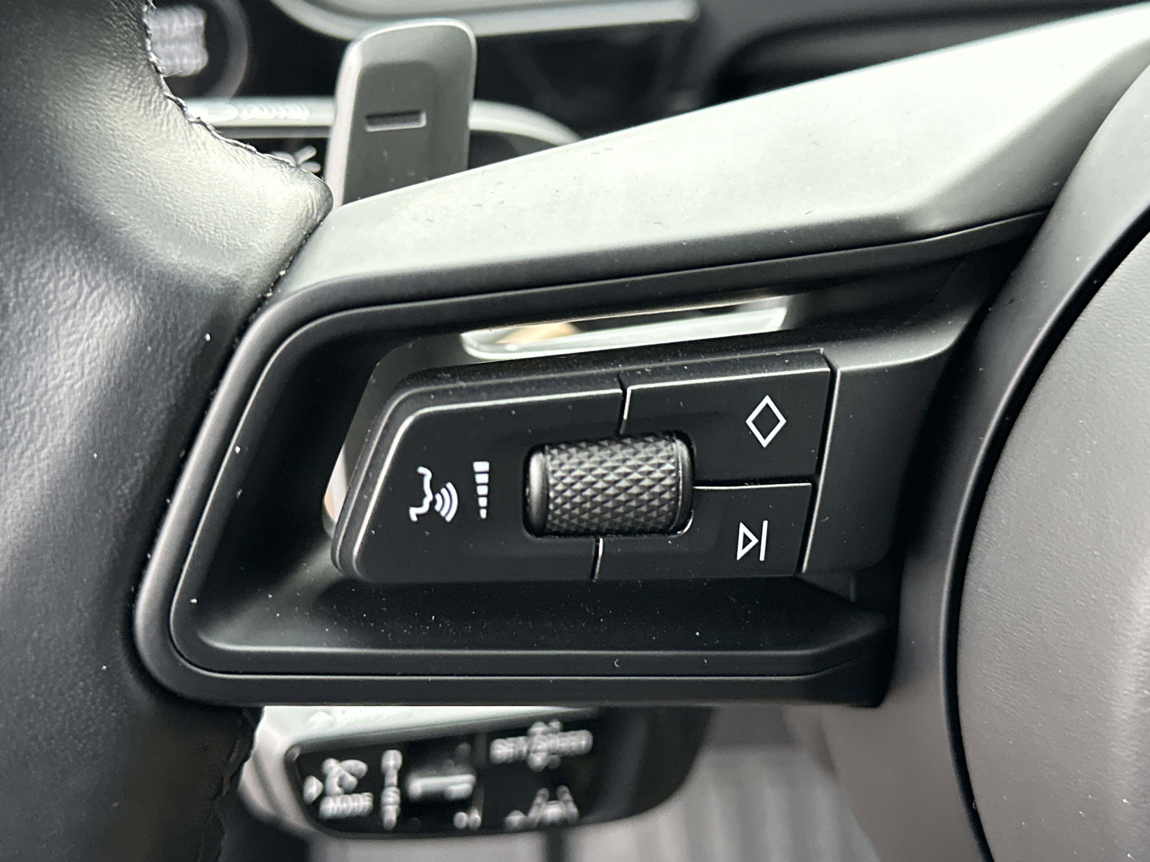 Used 2024 Porsche Cayenne Coupe image 27