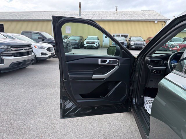 Used 2023 Ford Explorer XLT AWD/4WD image 13