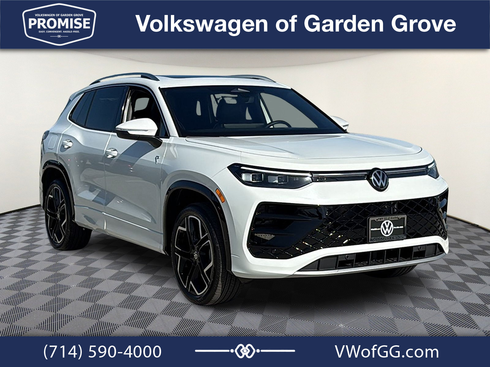 New 2026 Volkswagen Tiguan SEL R-Line AWD/4WD image 2