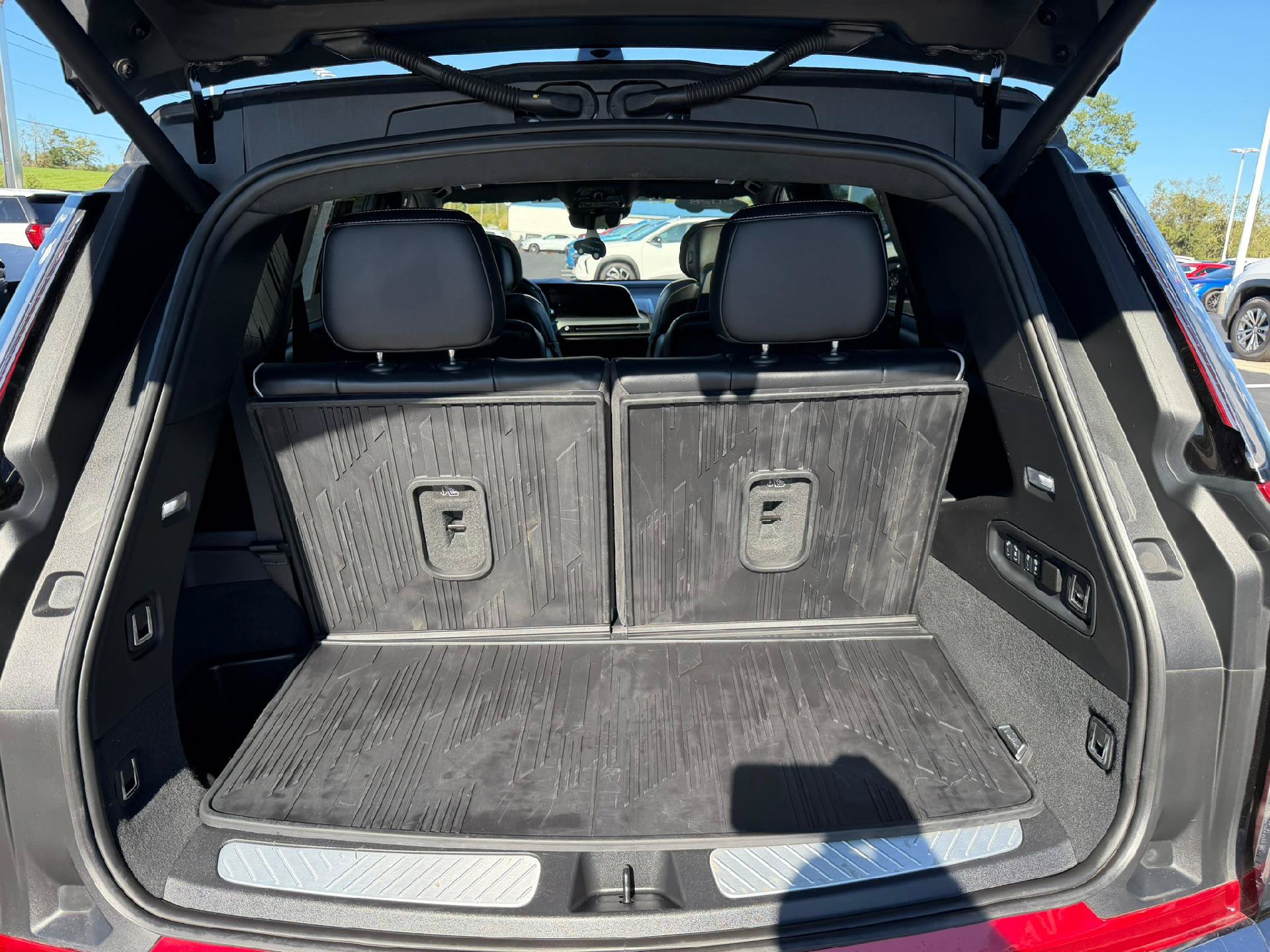 Certified 2026 Cadillac Vistiq Platinum w/ LPO, Floor Liner Package AWD/4WD image 13