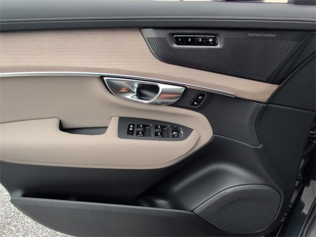 New 2026 Volvo XC90 B6 Ultra image 16