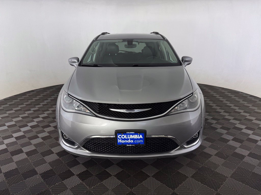 Used 2018 Chrysler Pacifica Touring-L FWD image 2
