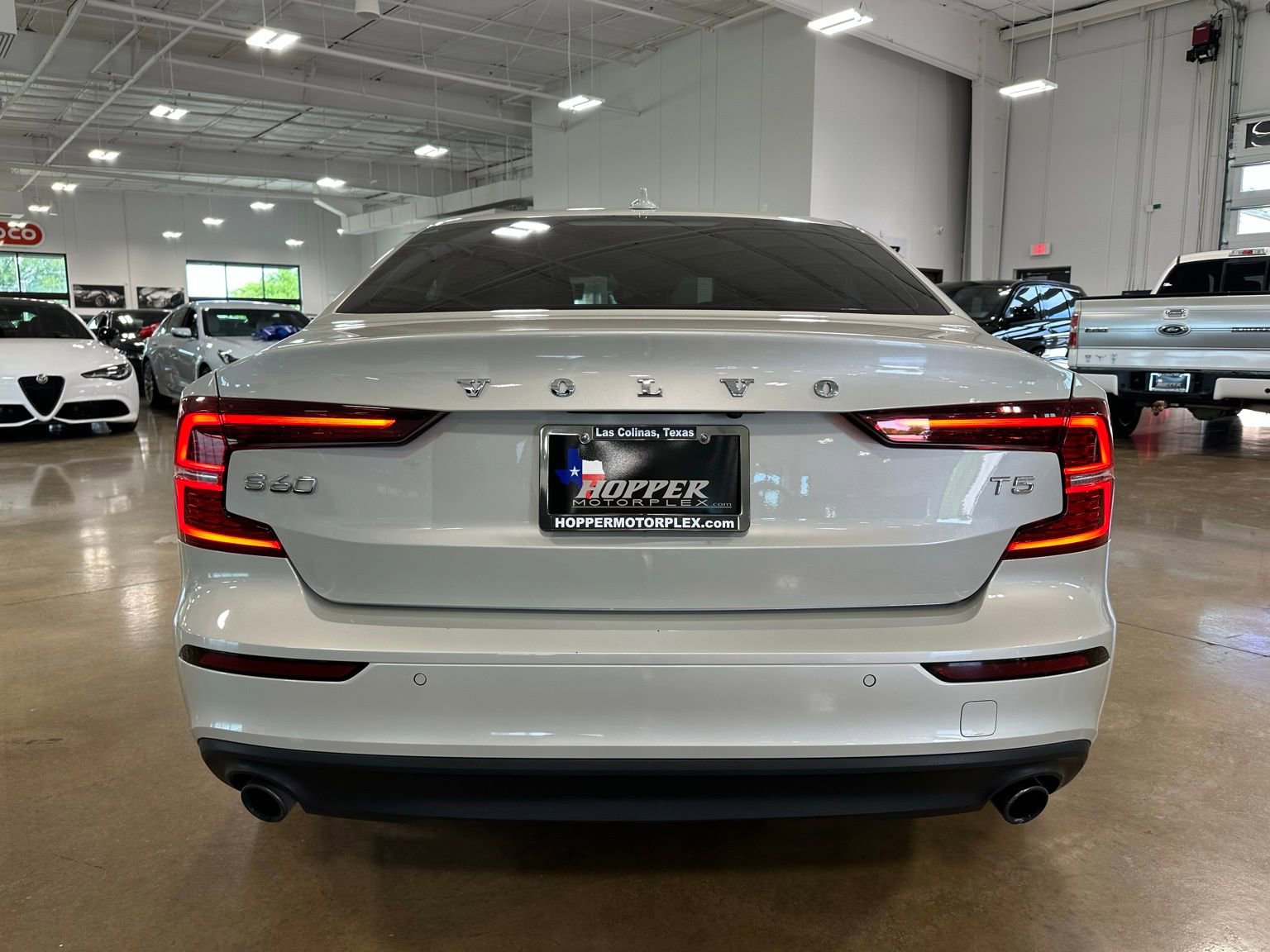 Used 2020 Volvo S60 T5 Momentum image 6