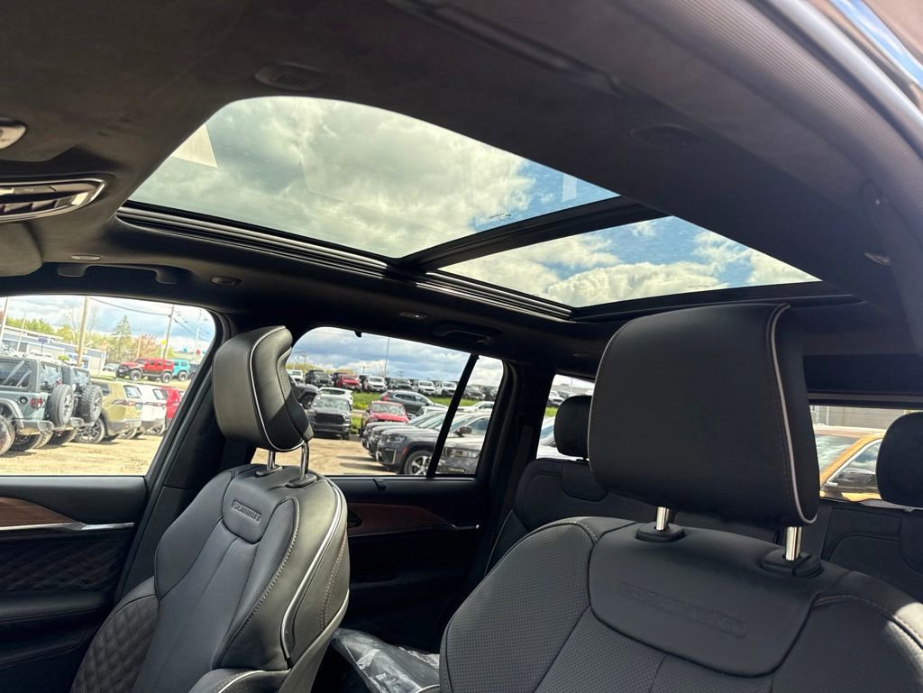 New 2026 Jeep Grand Cherokee Summit AWD/4WD image 18