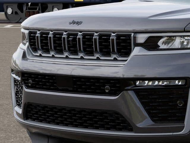 New 2026 Jeep Grand Cherokee Summit w/ Obsidian Package AWD/4WD image 4
