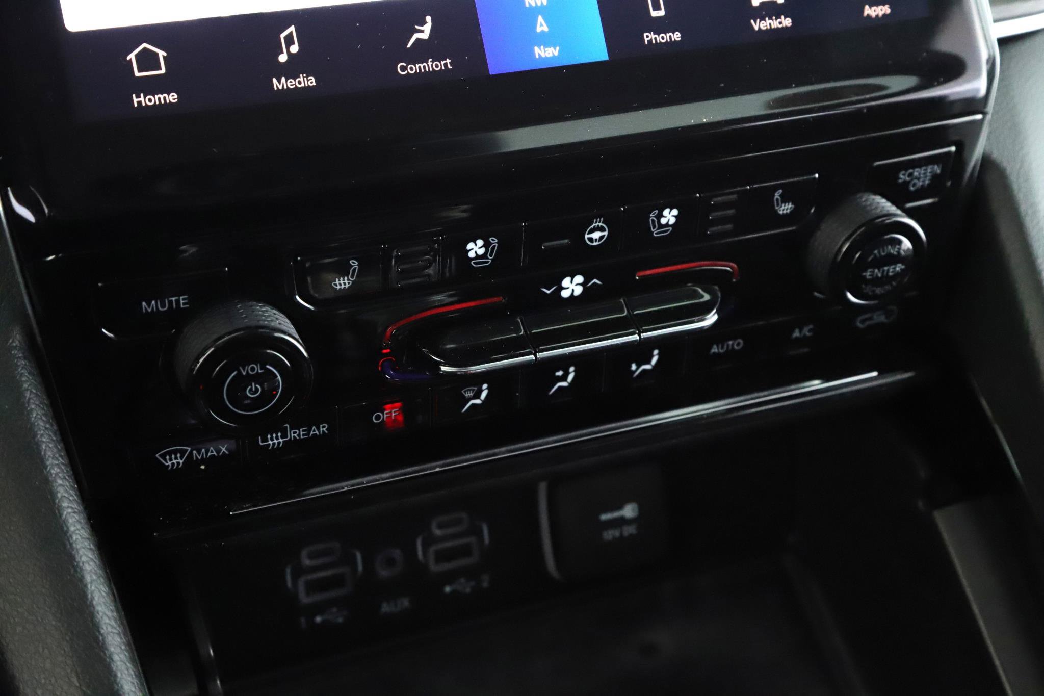 Used 2023 Jeep Grand Cherokee L Limited w/ Luxury Tech Group II image 16