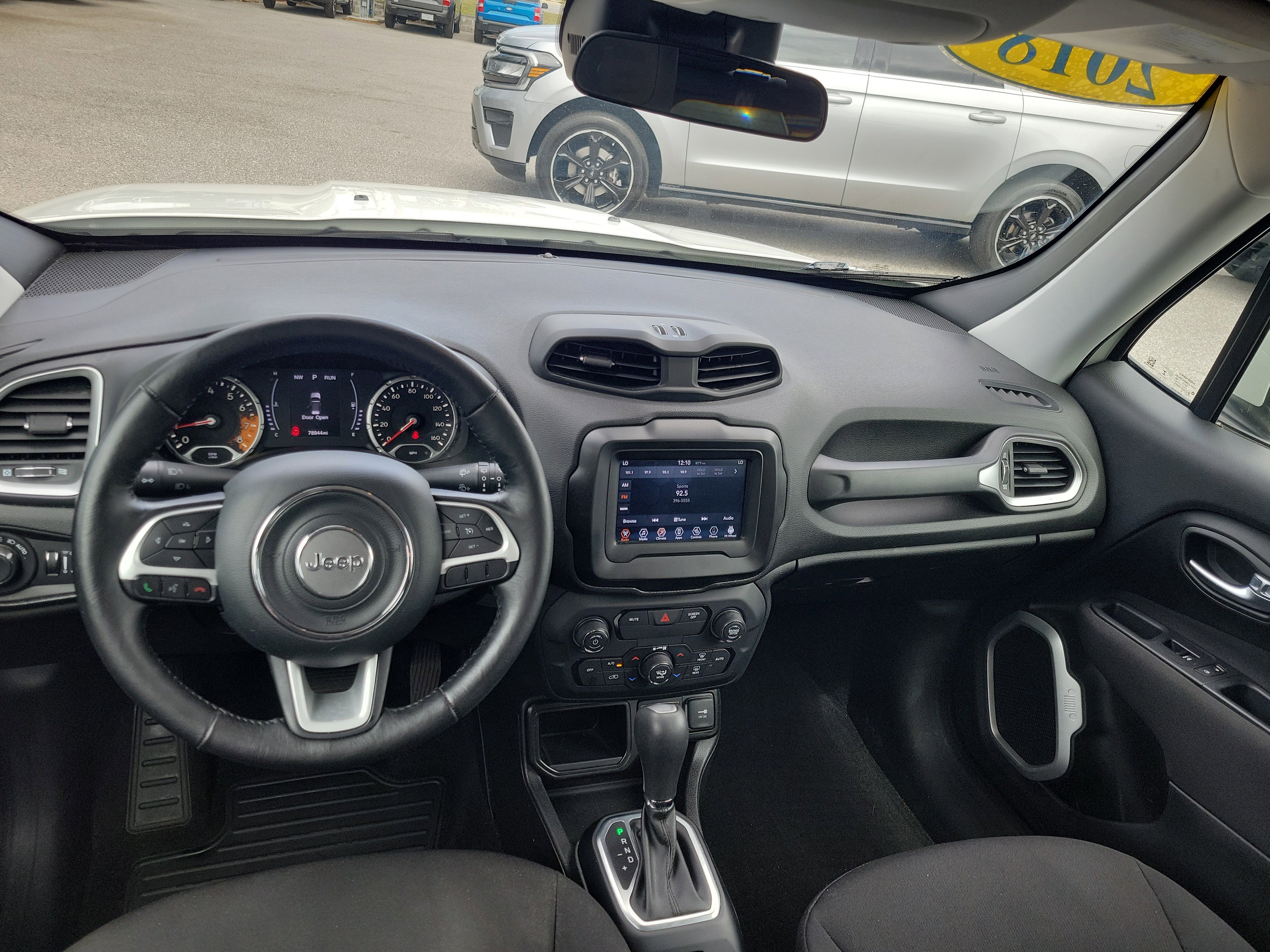 Used 2018 Jeep Renegade Latitude w/ Cold Weather Group image 20