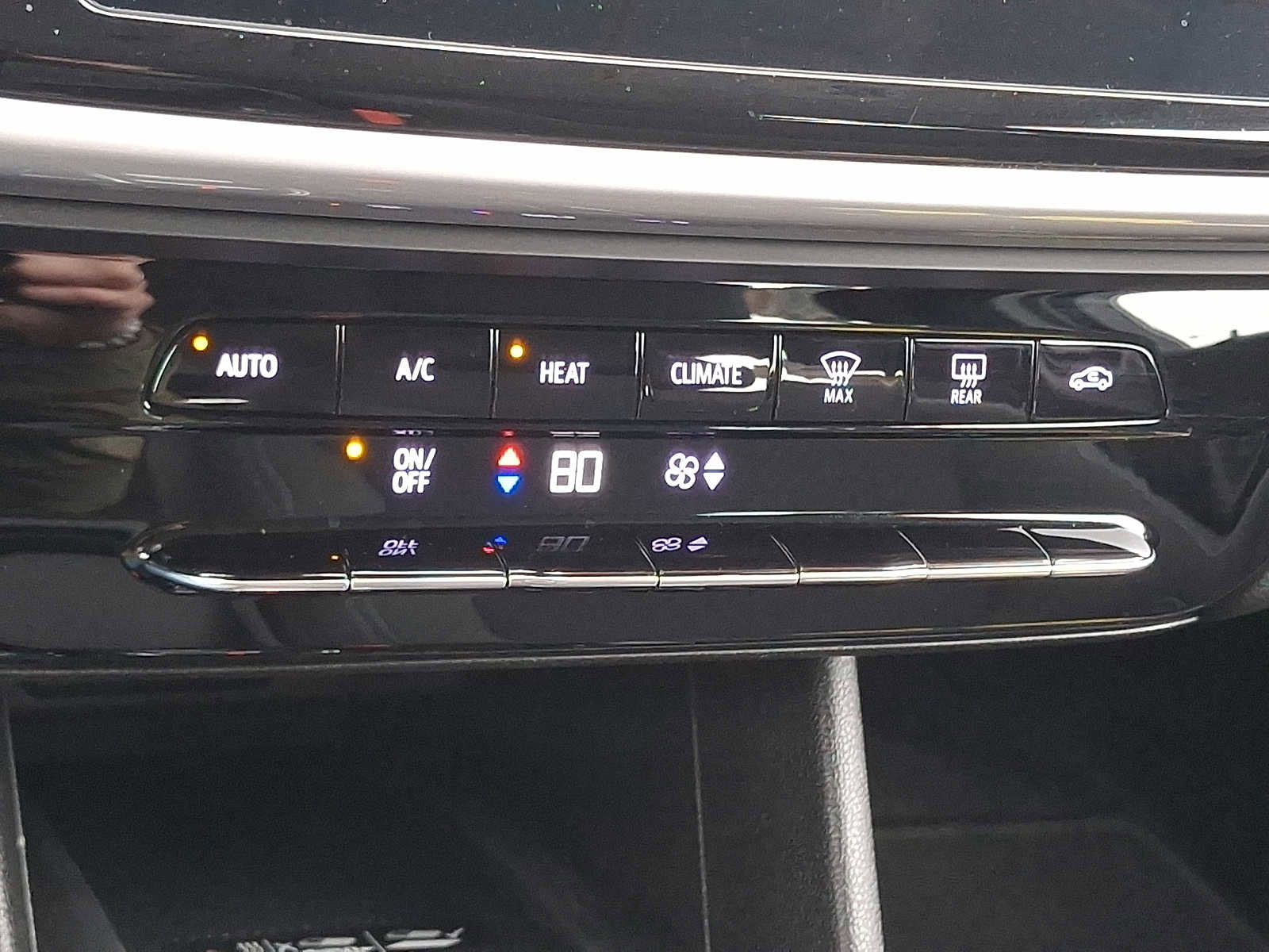 Used 2023 Chevrolet Bolt EUV LT FWD image 17