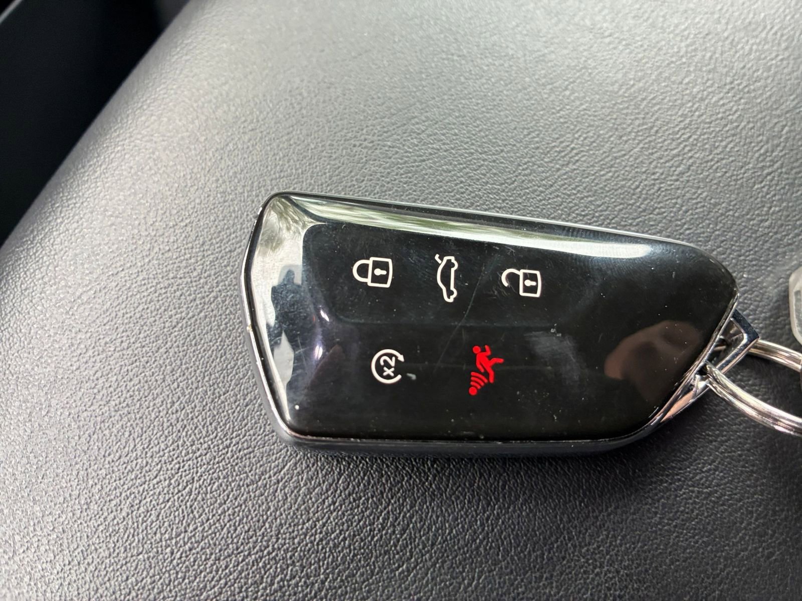 Used 2025 Volkswagen Atlas Cross Sport SE image 27