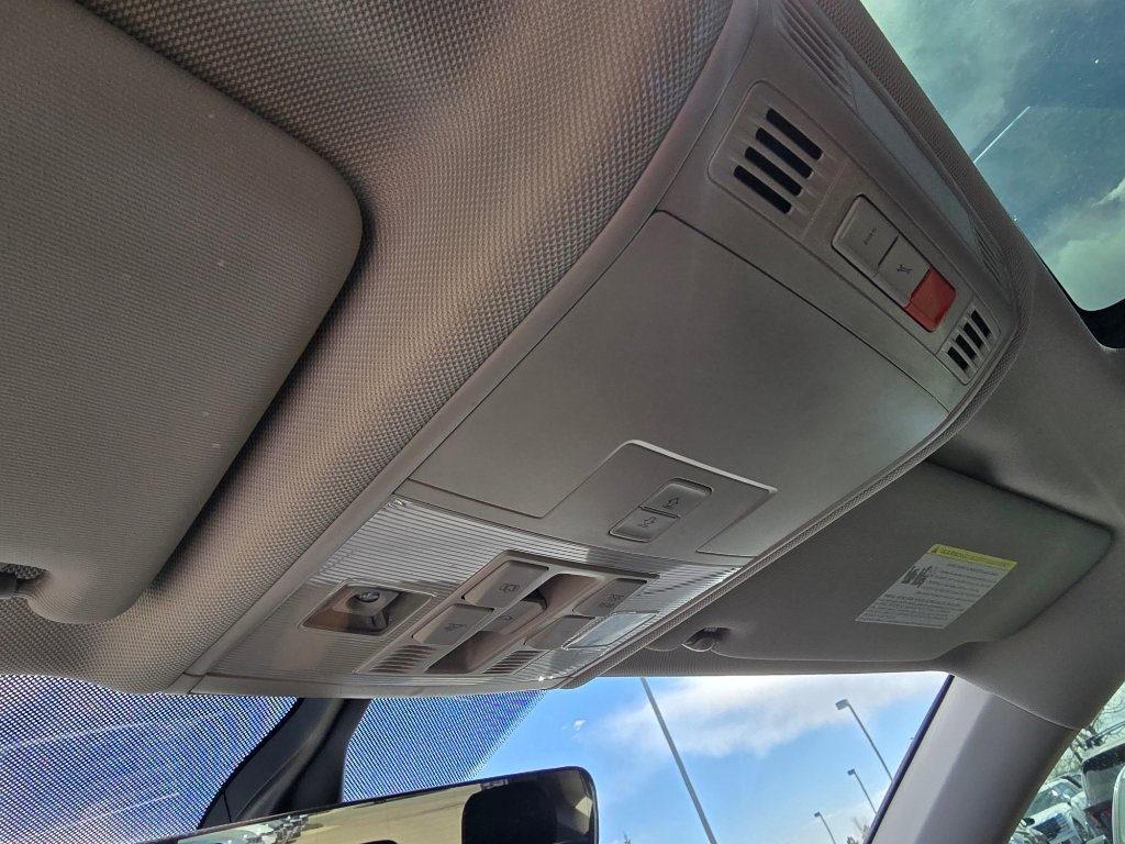 Used 2021 Volkswagen Tiguan SE w/ Panoramic Sunroof Package image 23