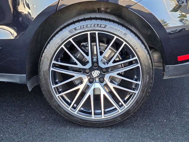 Used 2025 Porsche Macan image 11