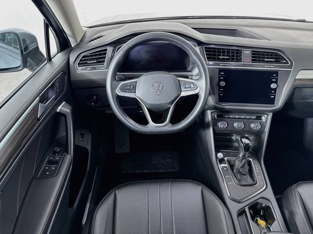 Used 2024 Volkswagen Tiguan SE FWD image 22