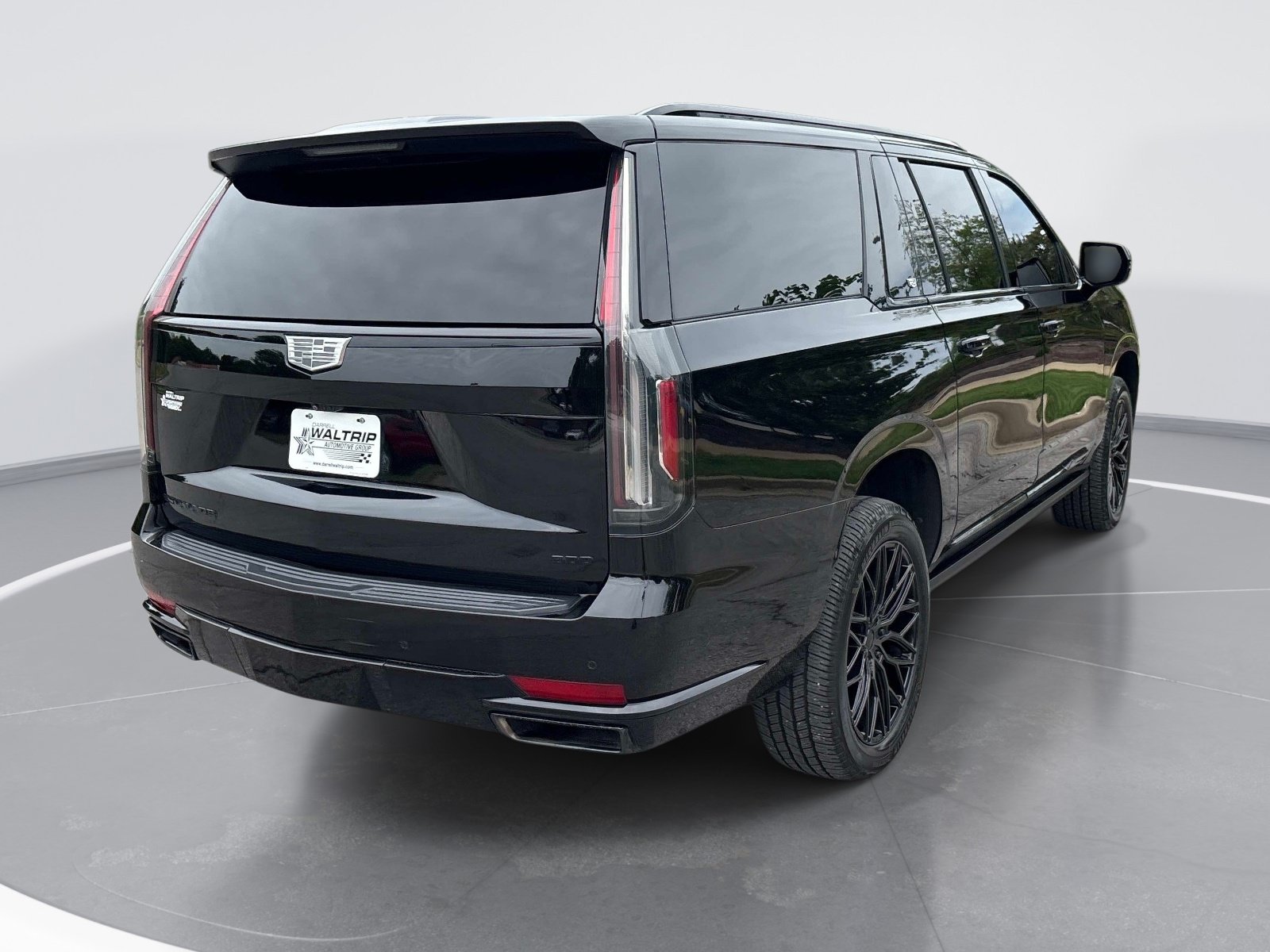 Used 2024 Cadillac Escalade ESV Sport Platinum w/ LPO, ONYX Package AWD/4WD image 8