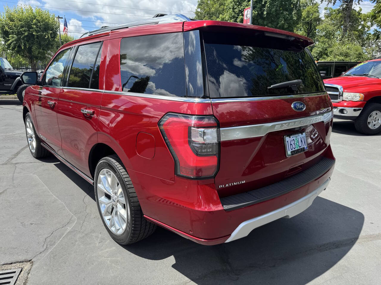 Used 2019 Ford Expedition Platinum image 3