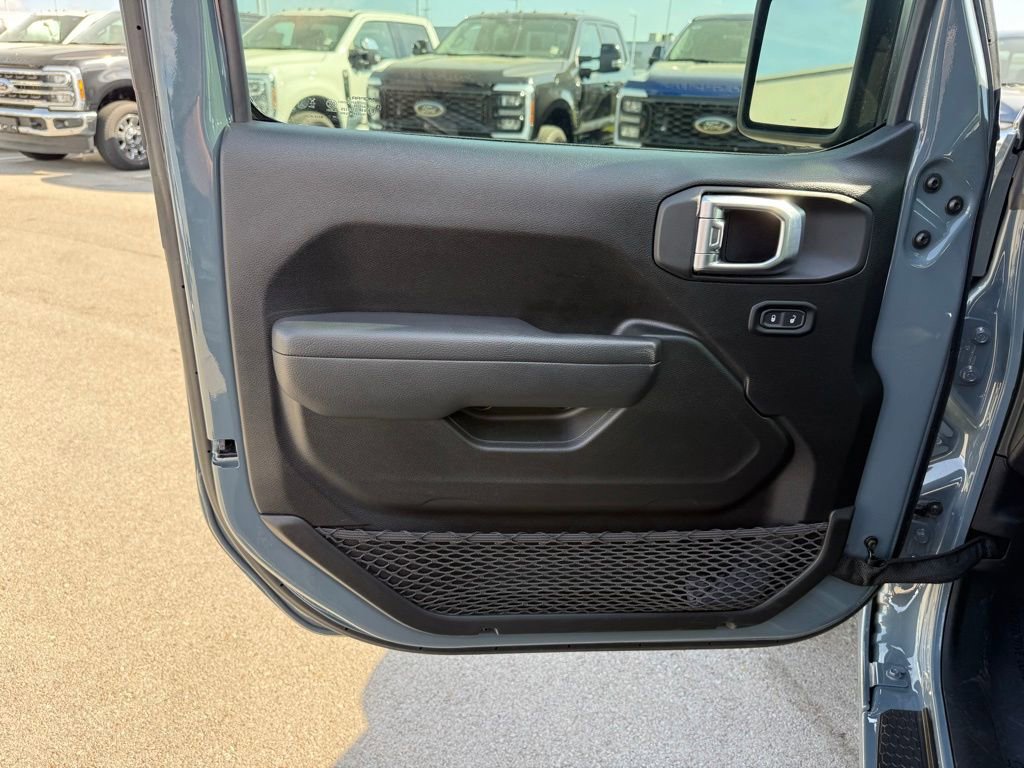 Used 2025 Jeep Wrangler Sport image 8