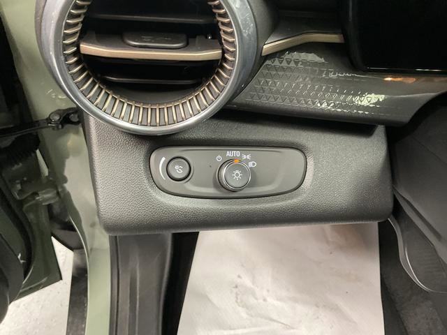 Used 2026 Chevrolet Trax ACTIV w/ Sunroof Package FWD image 12