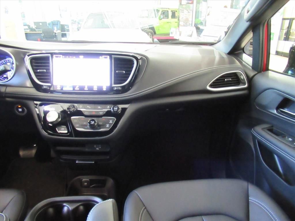 New 2026 Chrysler Pacifica Select image 12