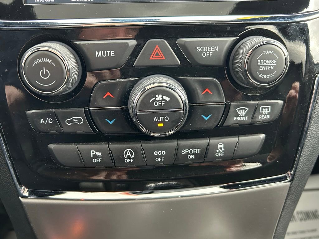 Used 2022 Jeep Grand Cherokee Laredo X image 29