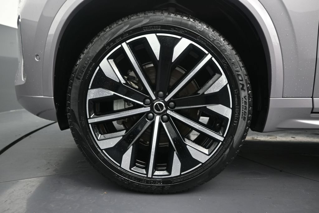 New 2026 Volvo XC90 B6 Plus w/ Protection Package Premier AWD/4WD image 9