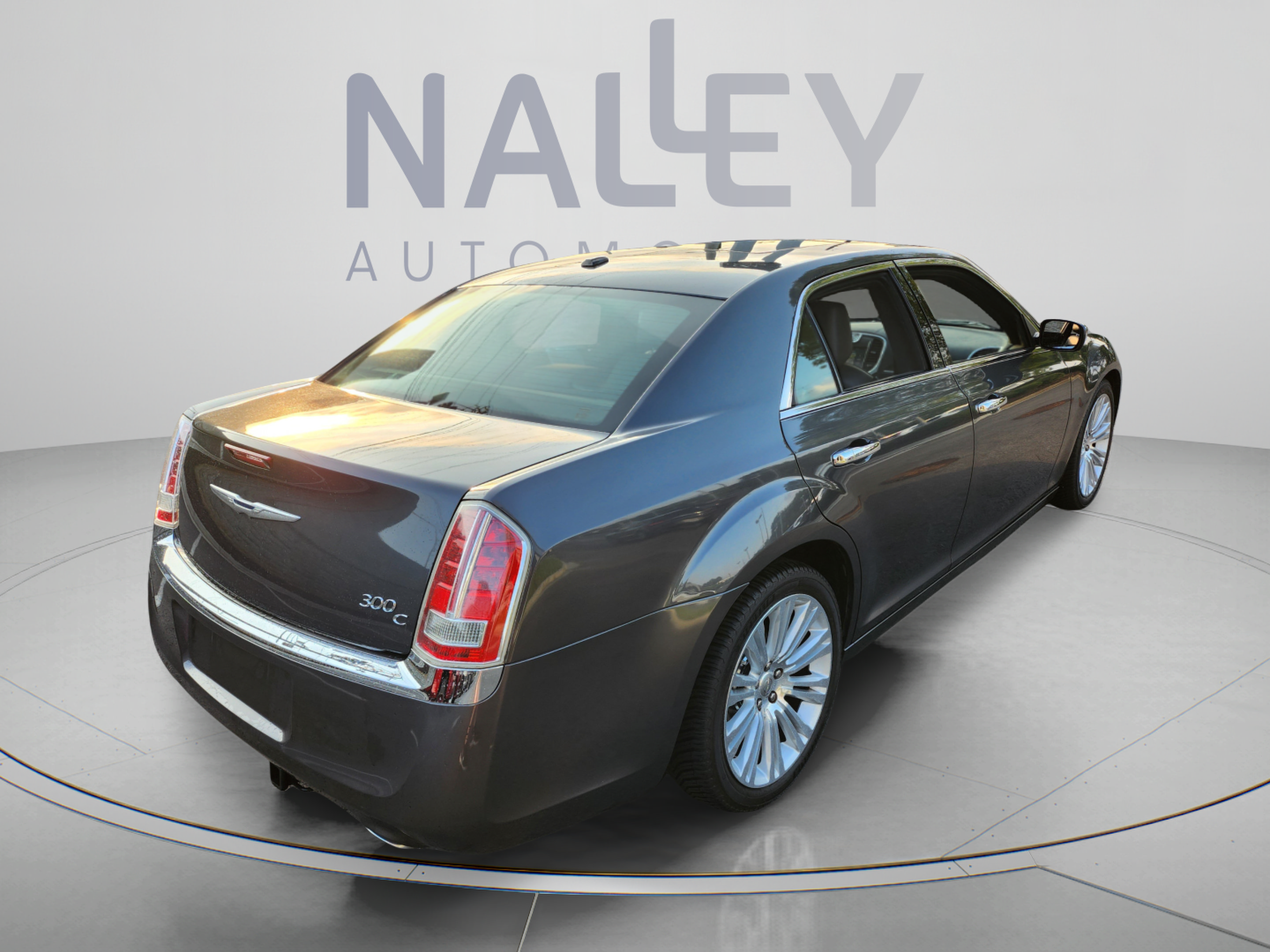 Used 2013 Chrysler 300 C RWD image 5