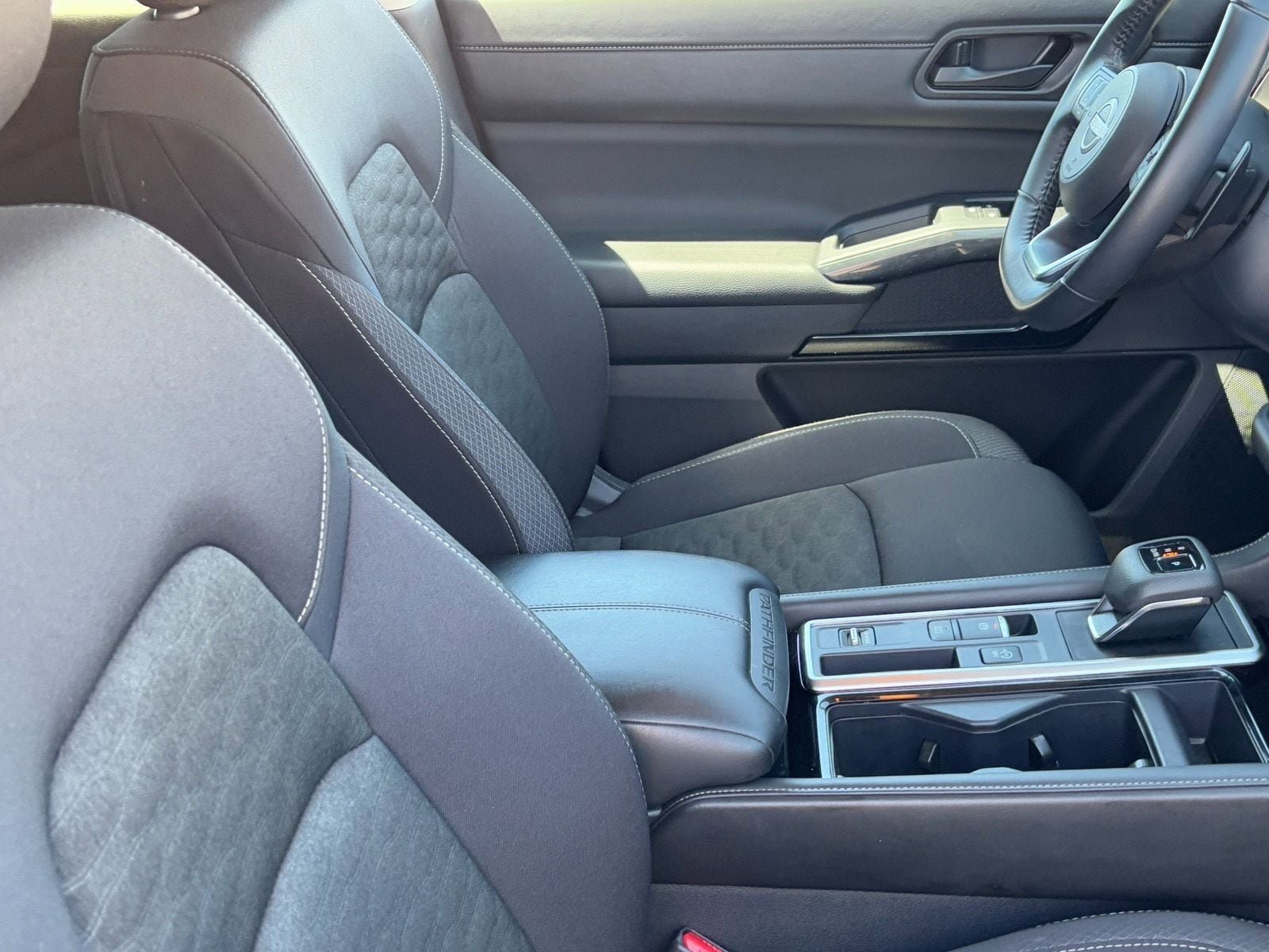 Certified 2025 Nissan Pathfinder SV image 10