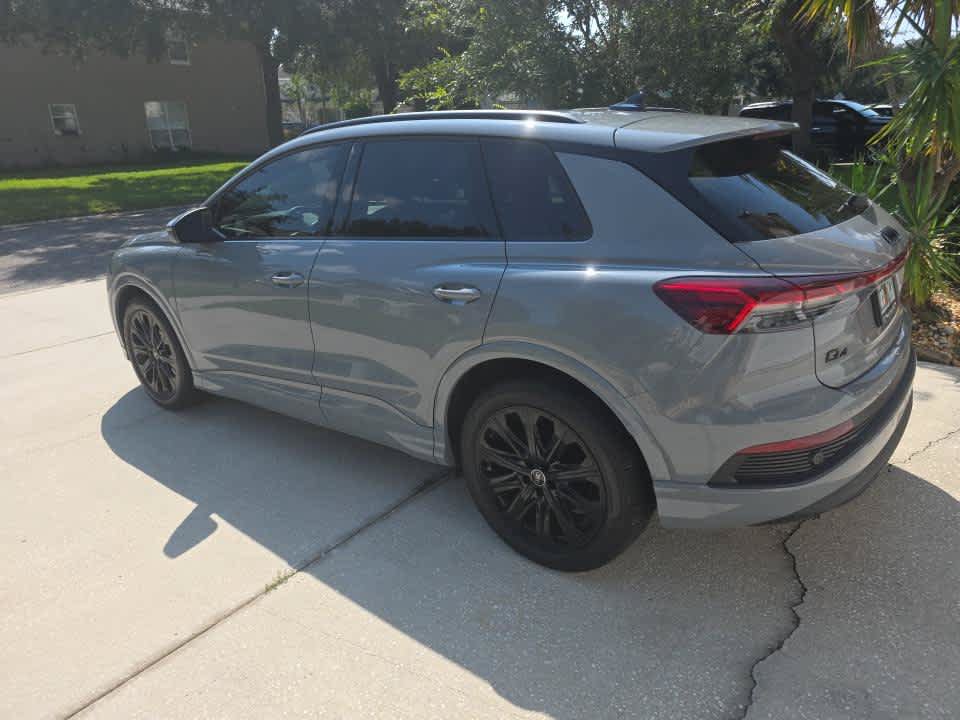 Used 2025 Audi Q4 e-tron Premium Plus w/ Premium Plus RWD image 4