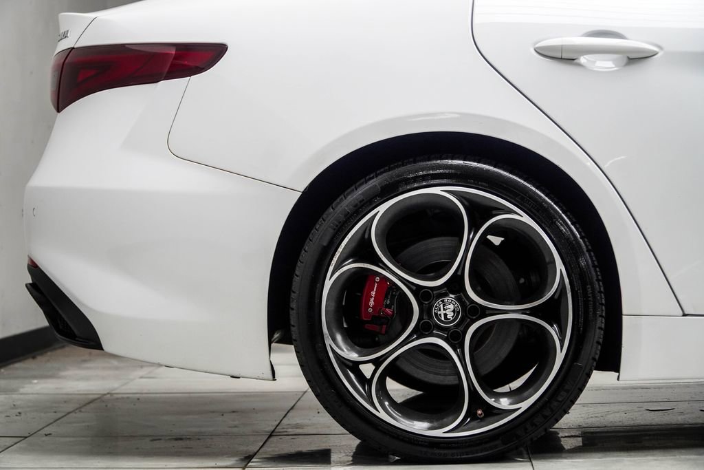 Used 2023 Alfa Romeo Giulia Veloce RWD image 8