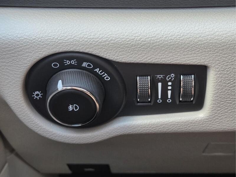 Used 2023 Chrysler Pacifica Touring-L FWD image 31