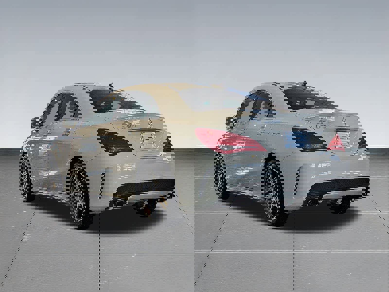 Used 2015 Mercedes-Benz CLA 250 image 4