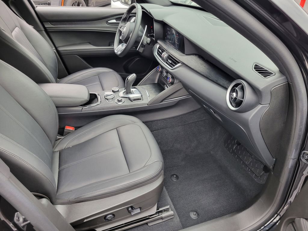 Used 2024 Alfa Romeo Stelvio Sprint image 17