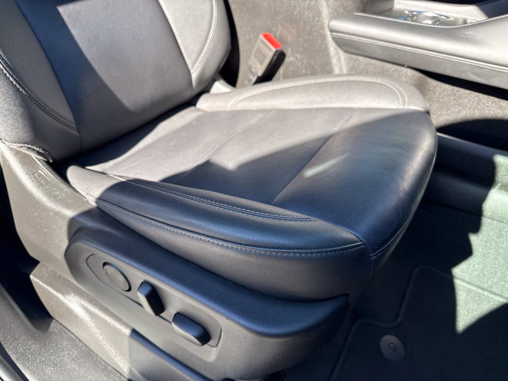 Used 2023 Chevrolet Tahoe LT w/ Luxury Package RWD image 32