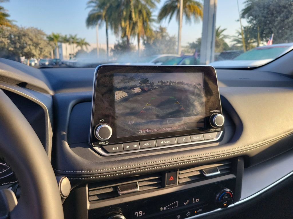 Certified 2025 Nissan Rogue SV FWD image 23