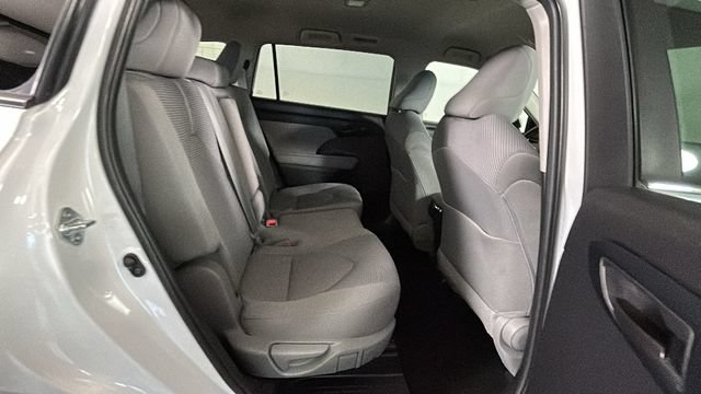 Used 2023 Toyota Highlander L FWD image 29