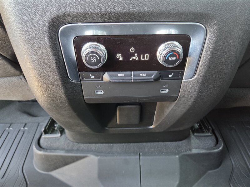 Used 2022 GMC Yukon SLT w/ SLT Premium Package AWD/4WD image 13