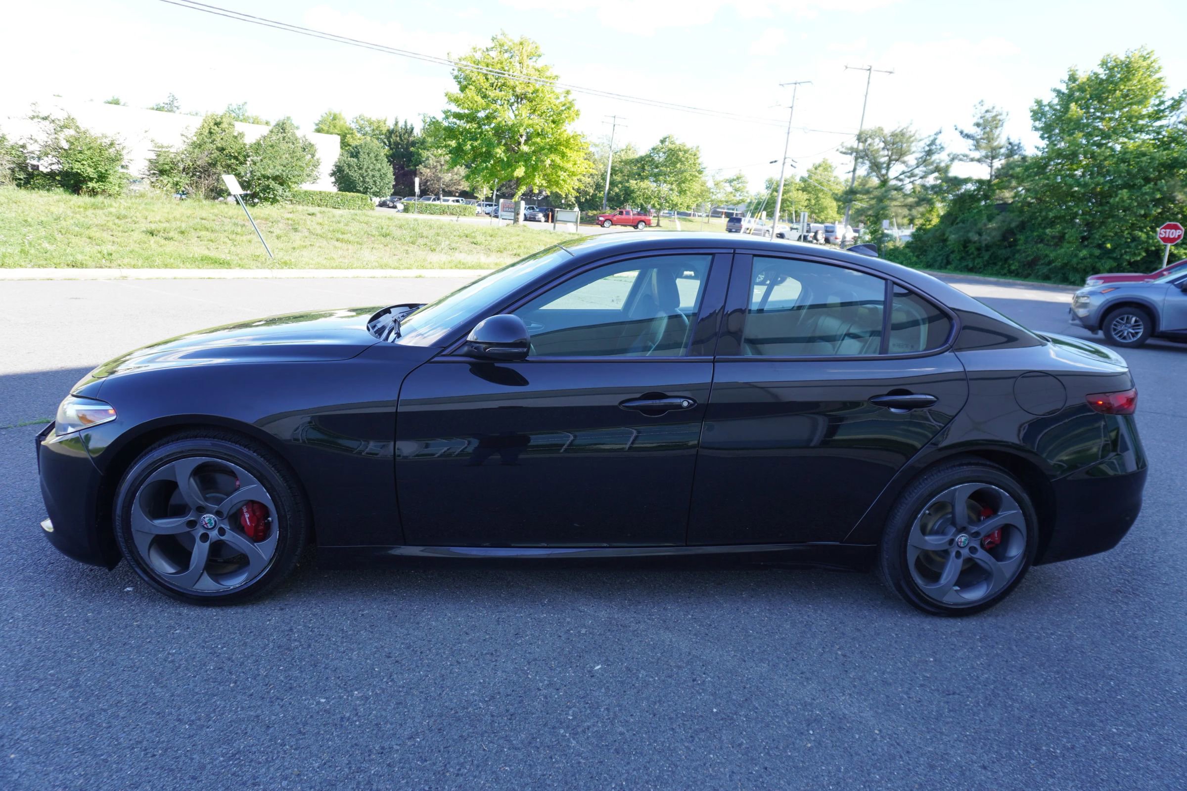 Used 2017 Alfa Romeo Giulia AWD image 4